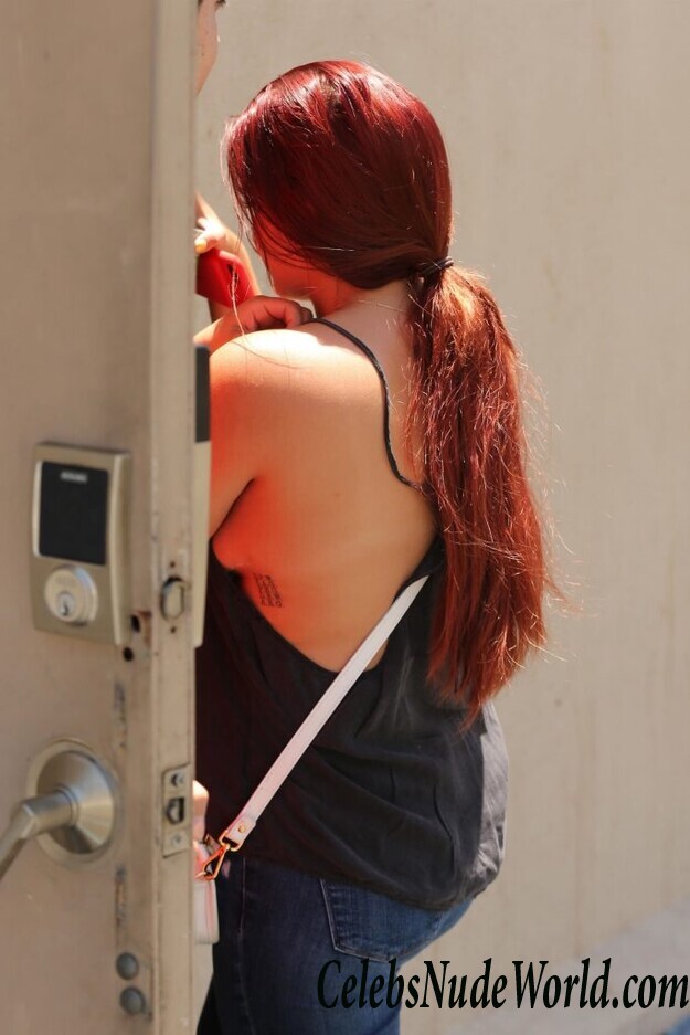 Ariel Winter Braless 48726