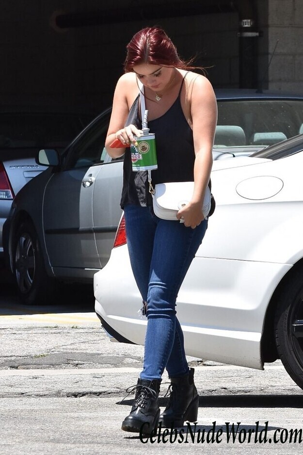 Ariel Winter Braless 48727