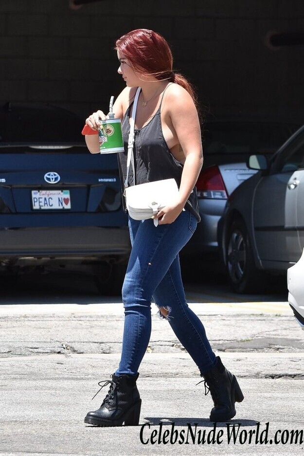 Ariel Winter Braless 48728