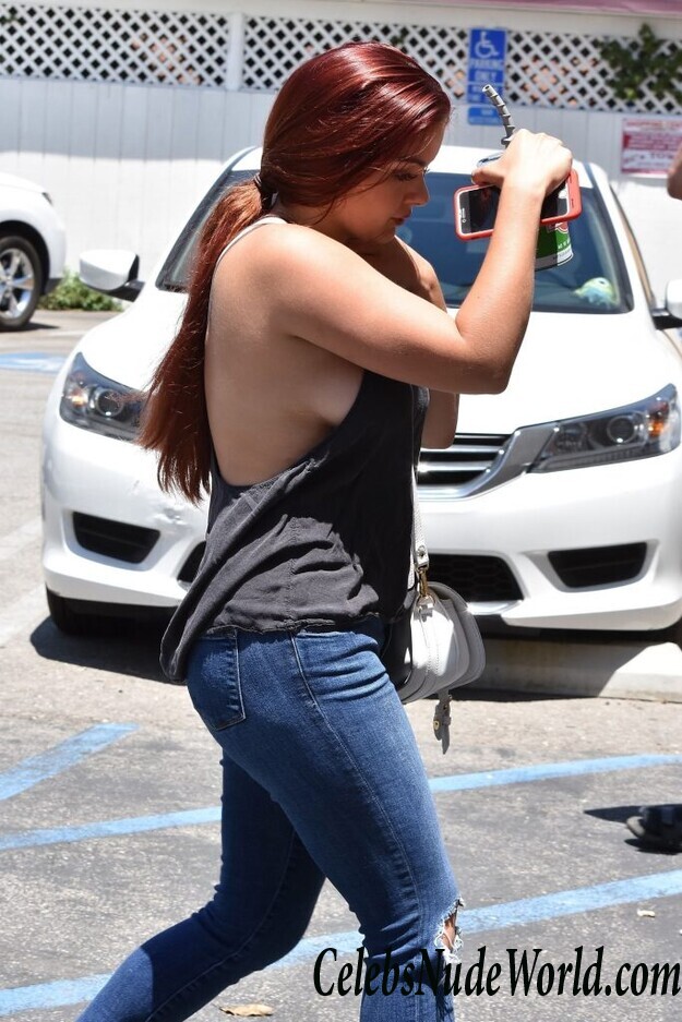 Ariel Winter Braless 48733