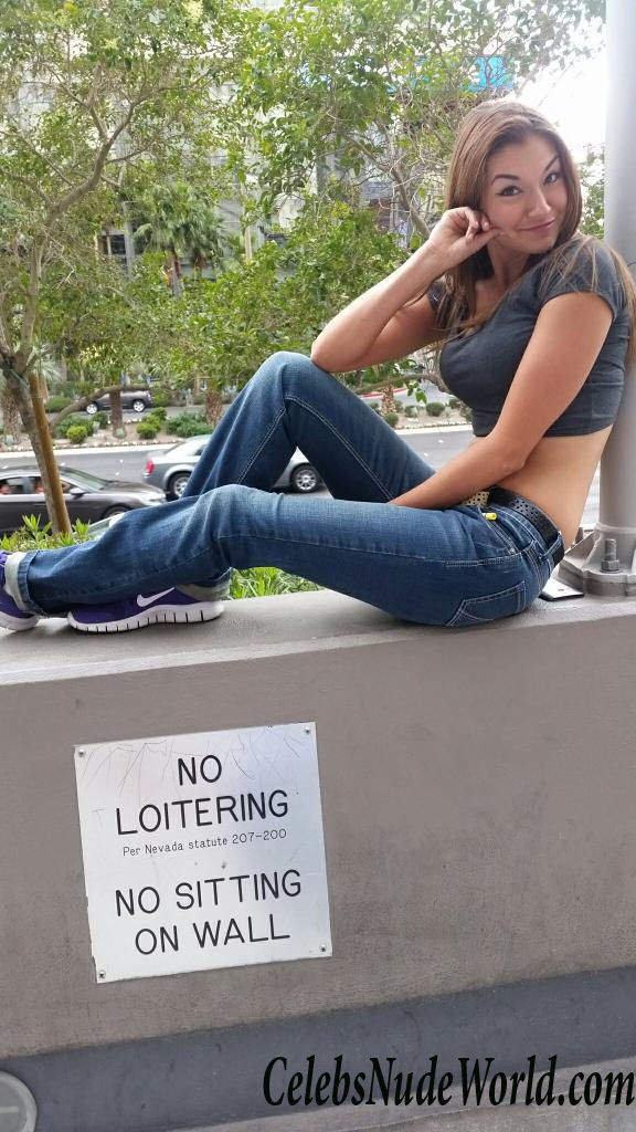 Averey Tressler Hot 48992