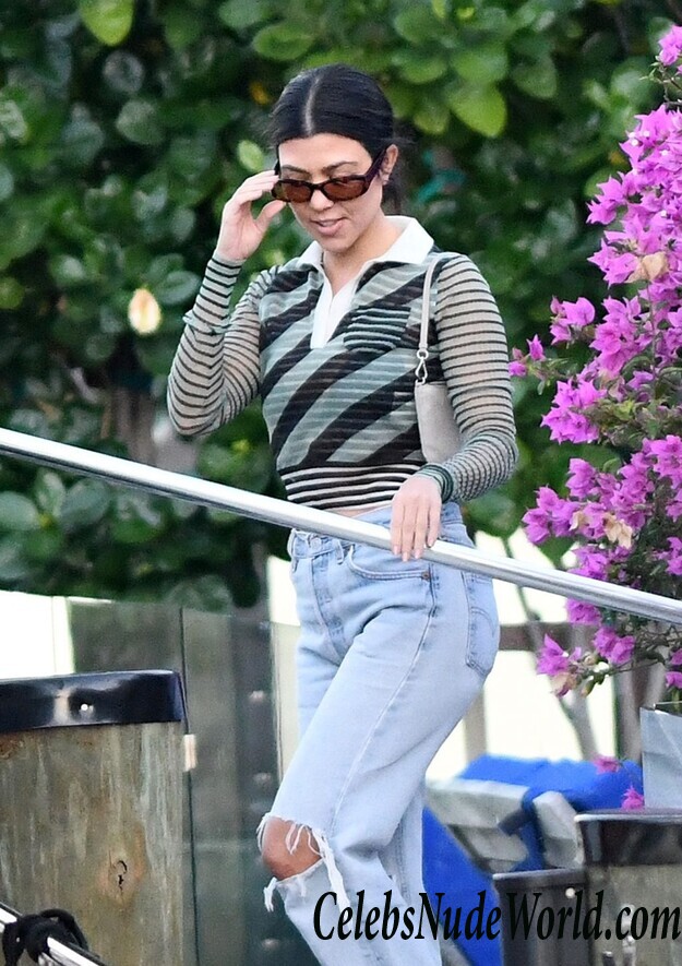 Kendall Jenner, Bella Hadid, Kourtney Kardashian Hot 49381