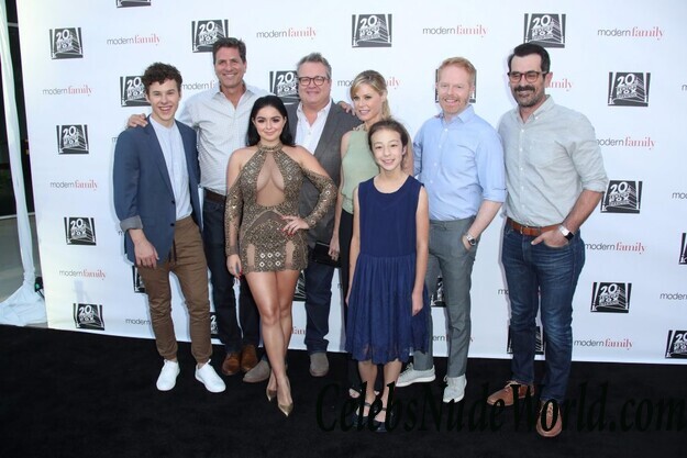 Ariel Winter in a Huge Cleavage Dress Pics 49464