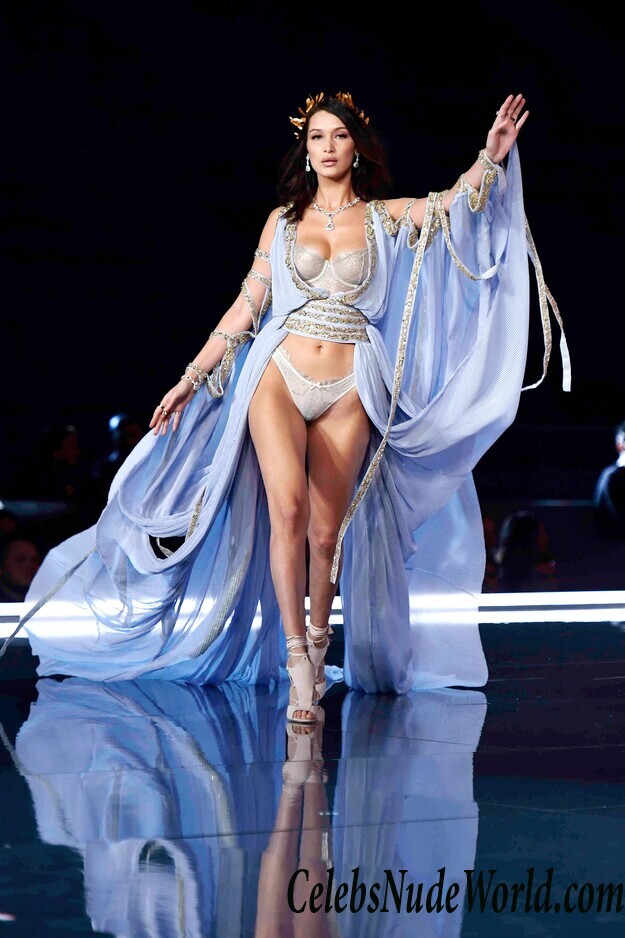 Bella Hadid Sexy 50659
