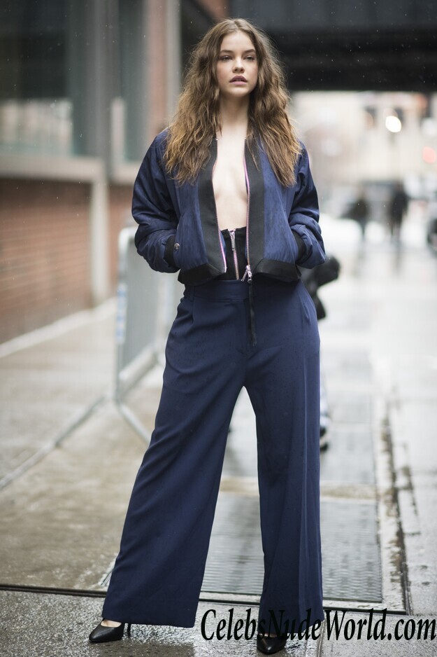 Barbara Palvin Braless Photos 50727