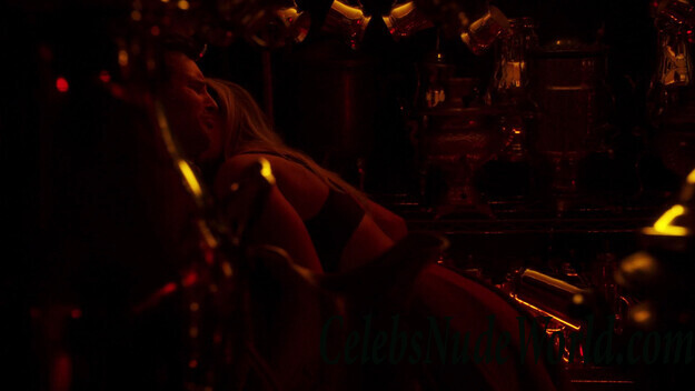 Betty Gilpin Sexy 51118