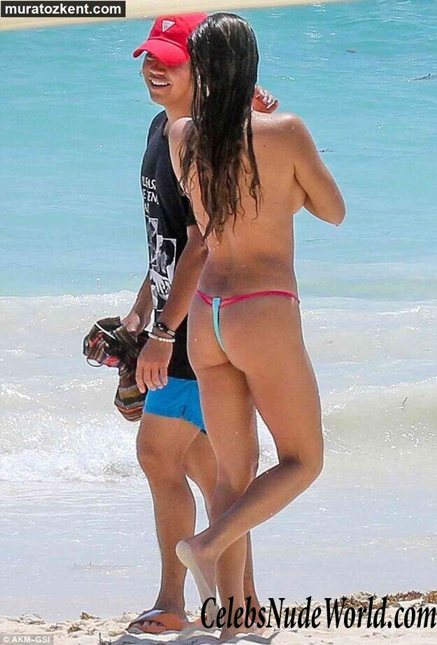 Topless Beach Fun With Arianny Celeste and Her GFs 51331