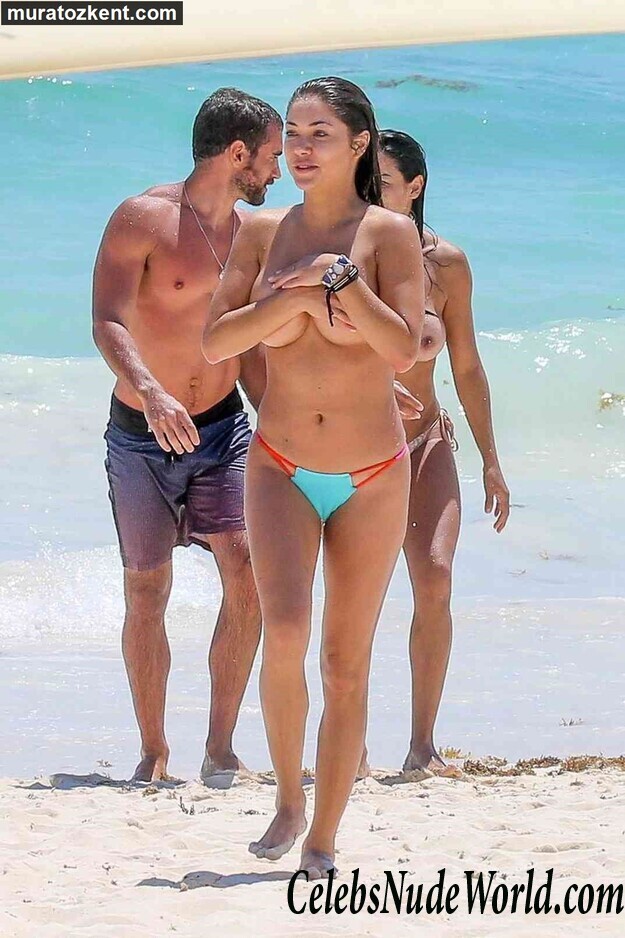 Topless Beach Fun With Arianny Celeste and Her GFs 51332