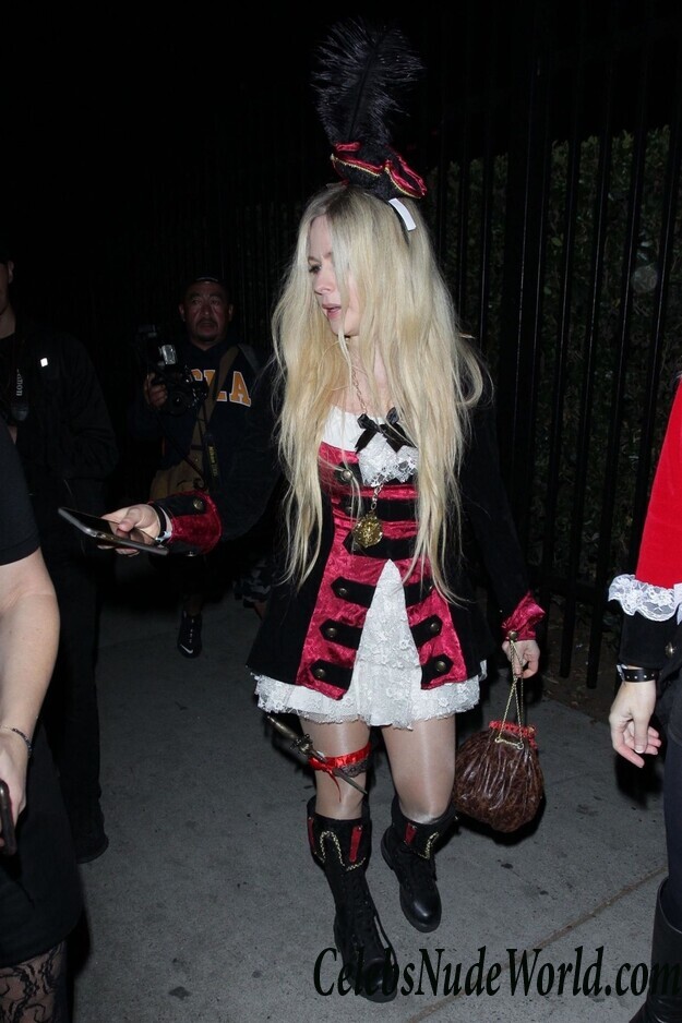 Avril Lavigne Hot 51870