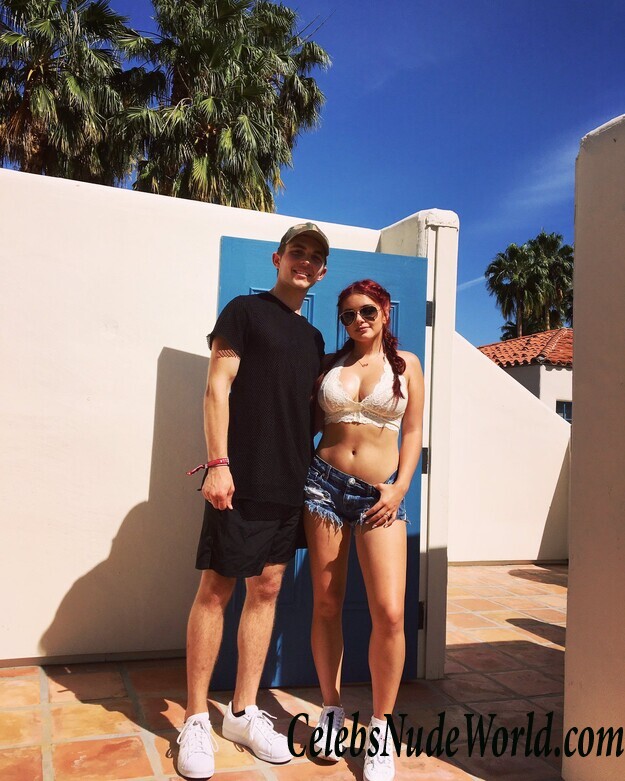Cleavage Photos of Ariel Winter 52056