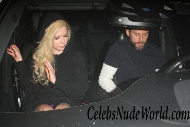 Avril Lavigne Upskirt 52432