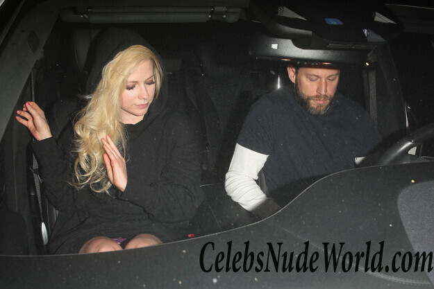 Avril Lavigne Upskirt 52440