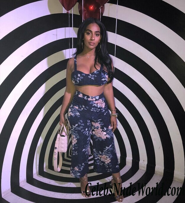 Ayisha Diaz Hot 53044