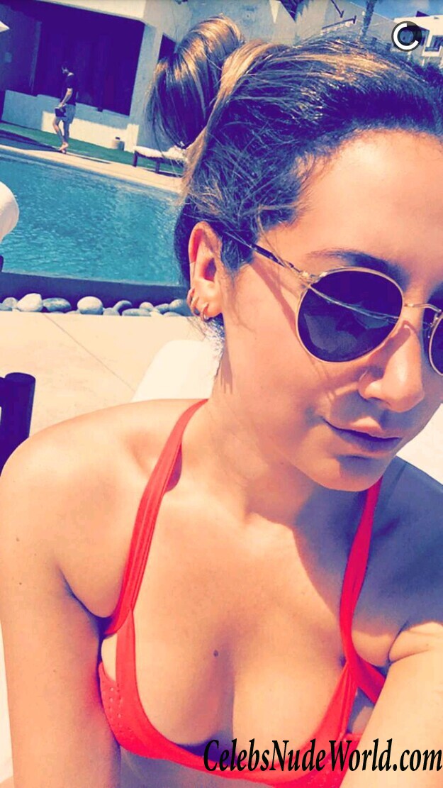 Sexy Photos of Ashley Tisdale 53089