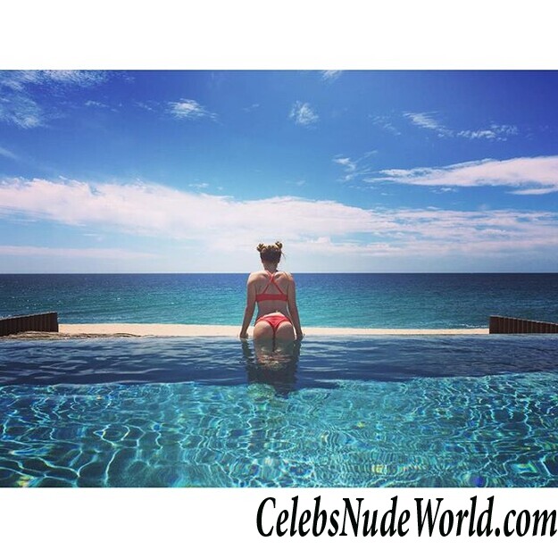 Sexy Photos of Ashley Tisdale 53090