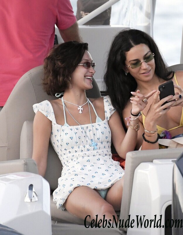 Bella Hadid Upskirt 53183