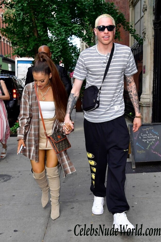 Ariana Grande Sexy 53741