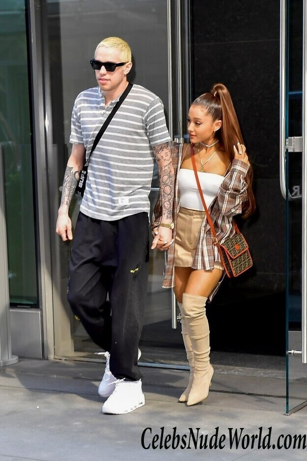 Ariana Grande Sexy 53742