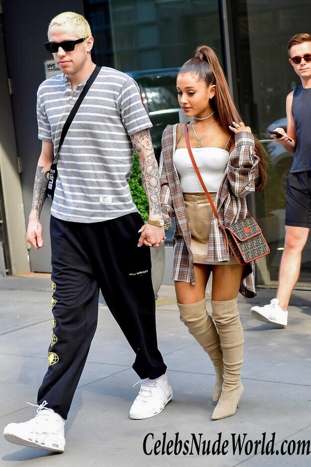 Ariana Grande Sexy 53743