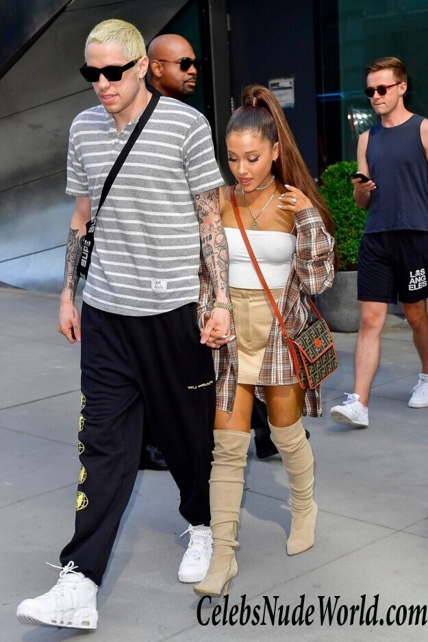 Ariana Grande Sexy 53755