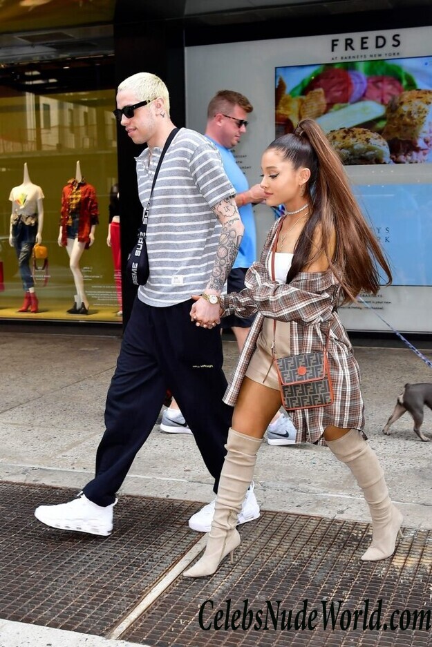 Ariana Grande Sexy 53757