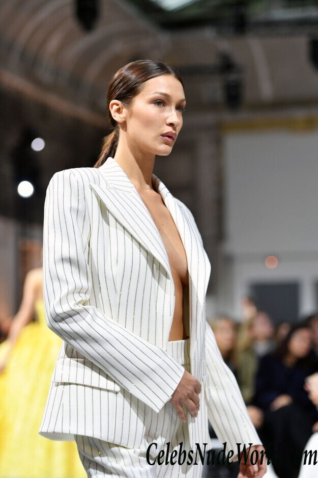 Bella Hadid Braless 54206
