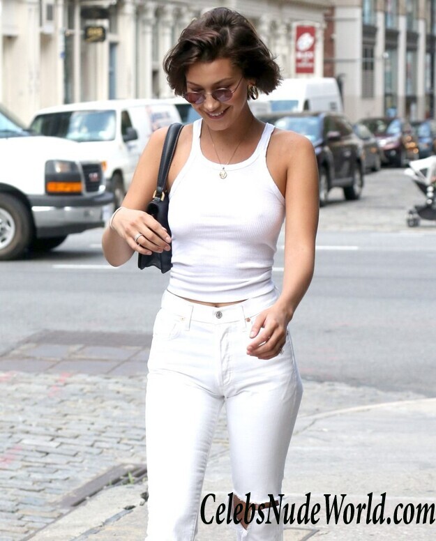 Bella Hadid Braless 54280