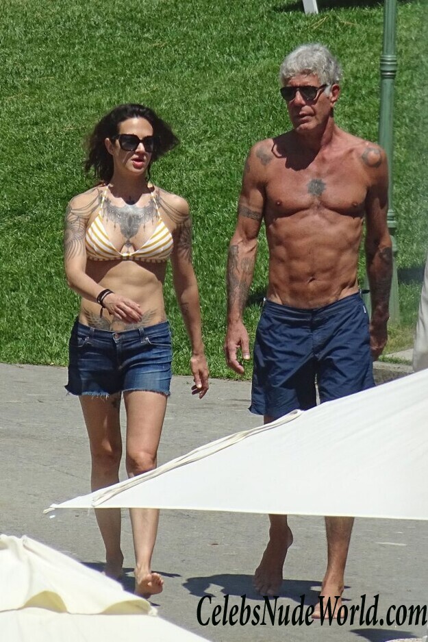 Asia Argento Bikini 54376