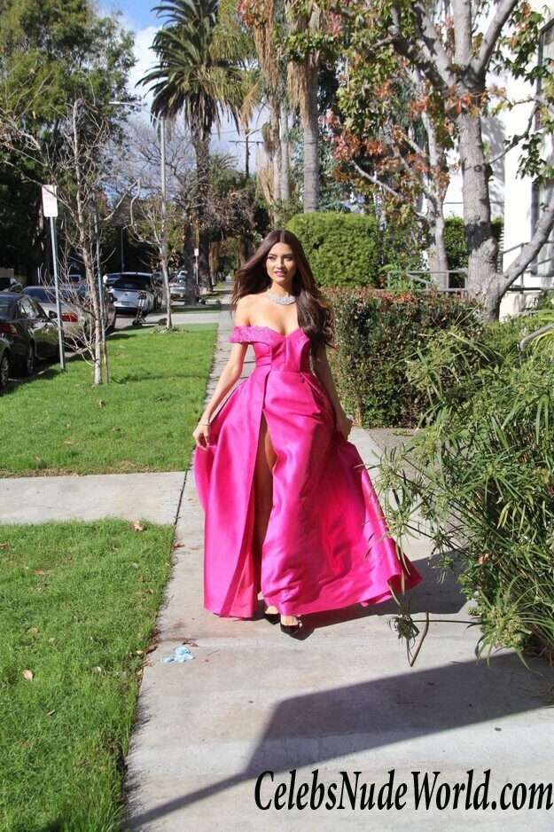 Blanca Blanco Cleavage 54447