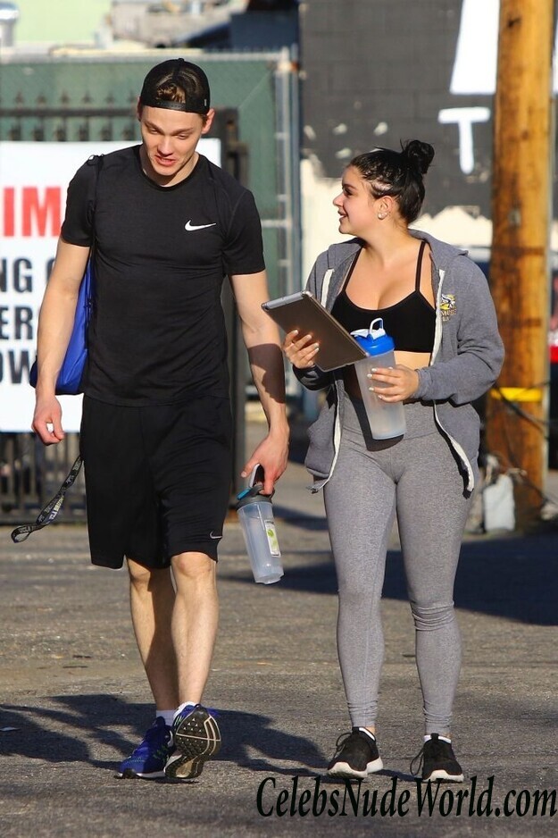 Ariel Winter Cameltoe 54567