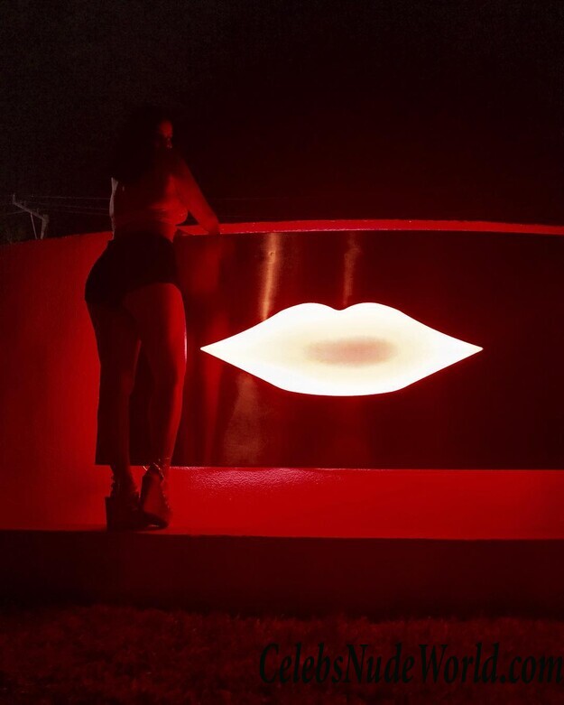 Ariel Winter Sexy Photos 54704