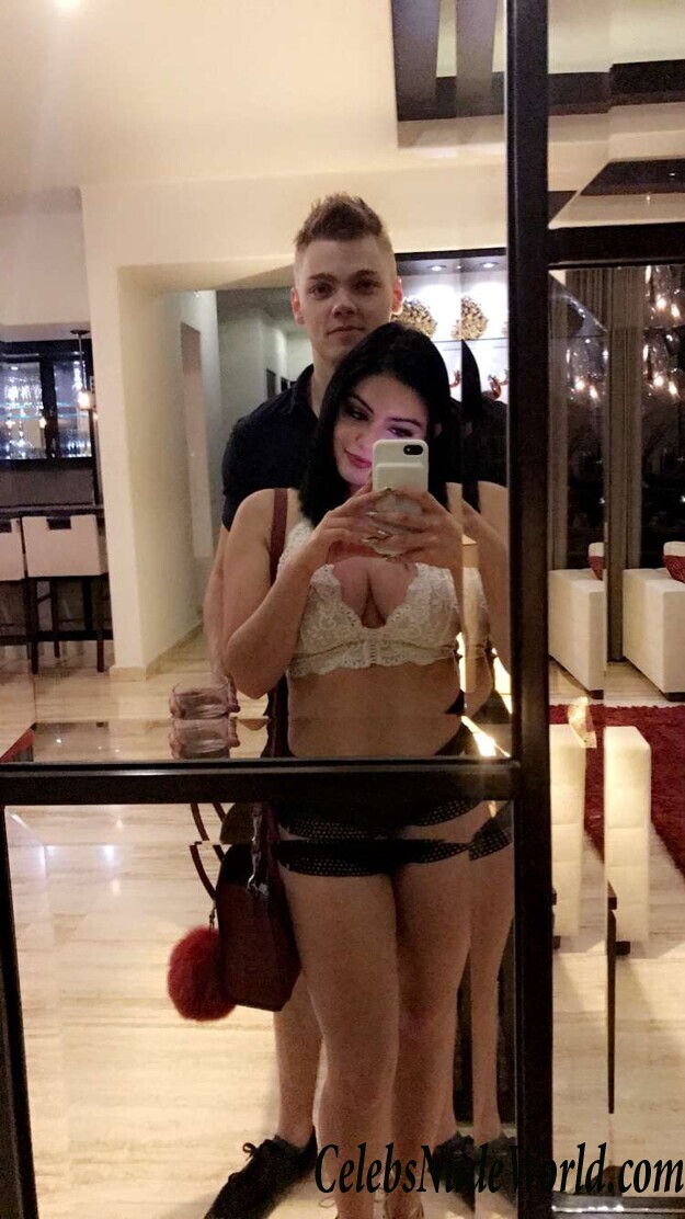 Ariel Winter Sexy Photos 54708