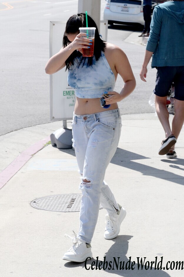 Ariel Winter: Annoyed And Incredibly Busty 54742