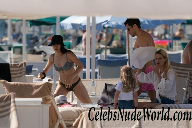 Aurora Ramazzotti & Michelle Hunziker Sexy 55023