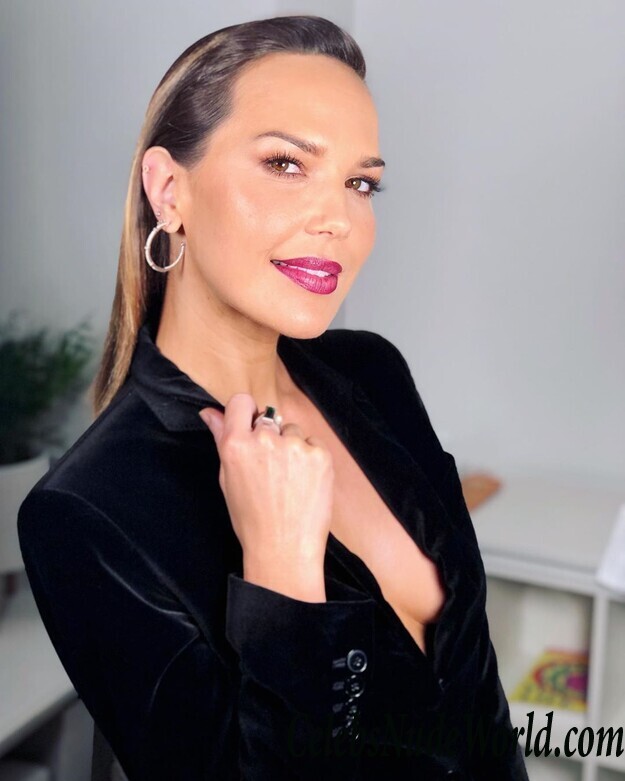 Arielle Kebbel Braless 55040