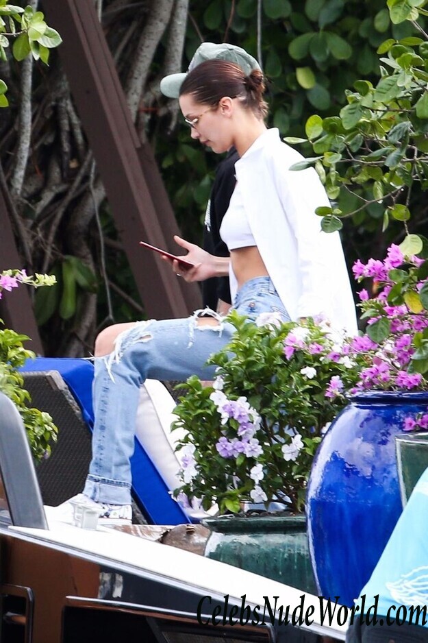 Bella Hadid Underboob 55133