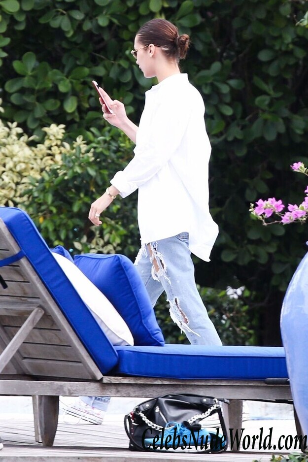 Bella Hadid Underboob 55135