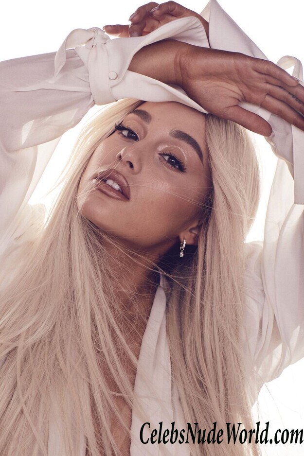 Ariana Grande Hot 55402