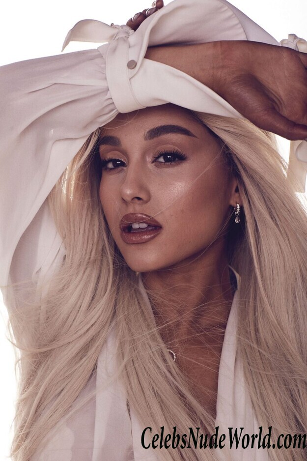 Ariana Grande Hot 55406