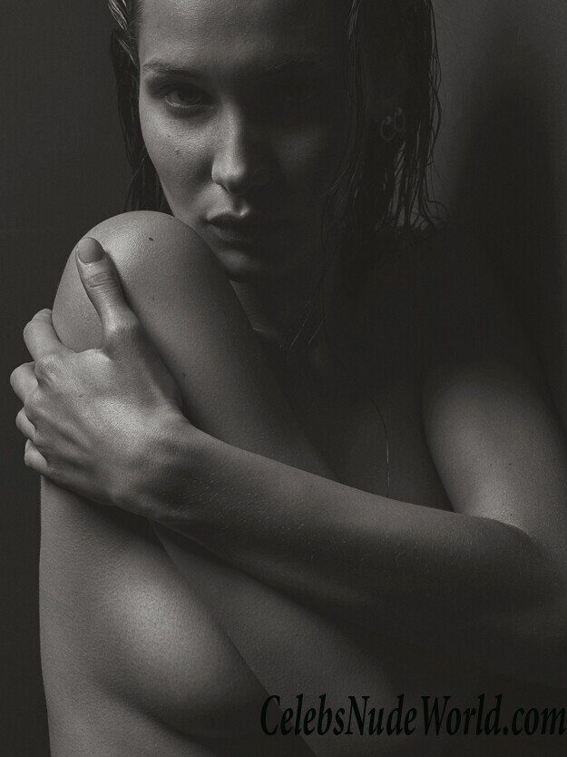 Bella Hadid Topless Photos 55695