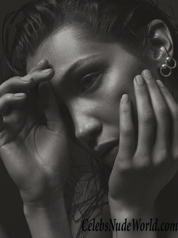 Bella Hadid Topless Photos 55697