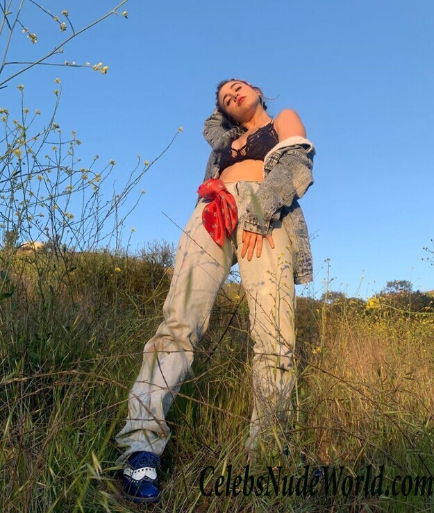 Caylee Cowan Sexy 56917