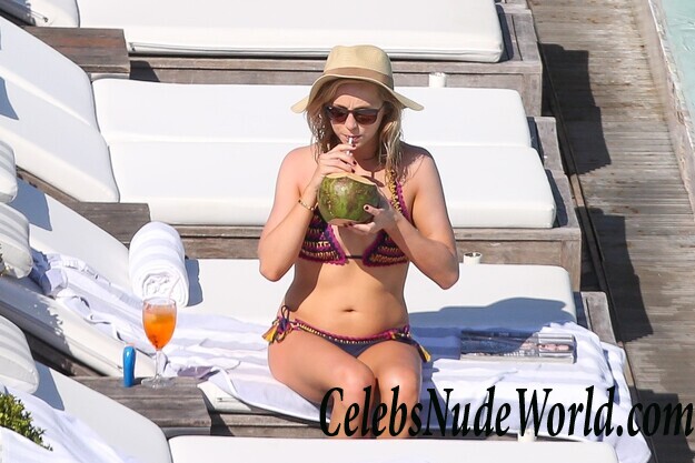 Candice Accola King Looks Amazing In Bikini 57432