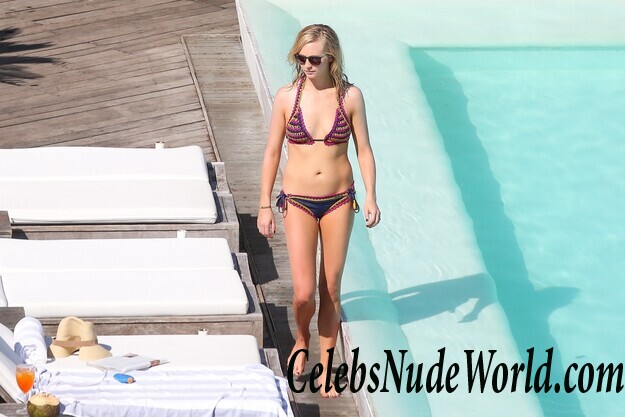 Candice Accola King Looks Amazing In Bikini 57440
