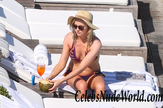 Candice Accola King Looks Amazing In Bikini 57442