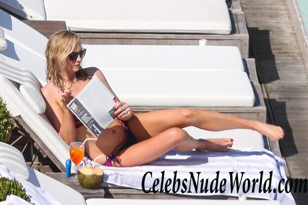 Candice Accola King Looks Amazing In Bikini 57443