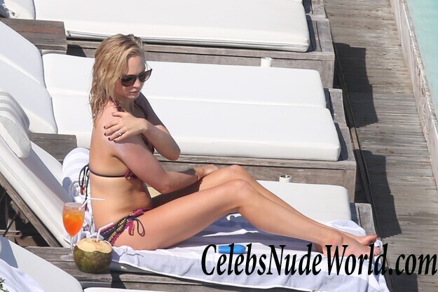Candice Accola King Looks Amazing In Bikini 57444