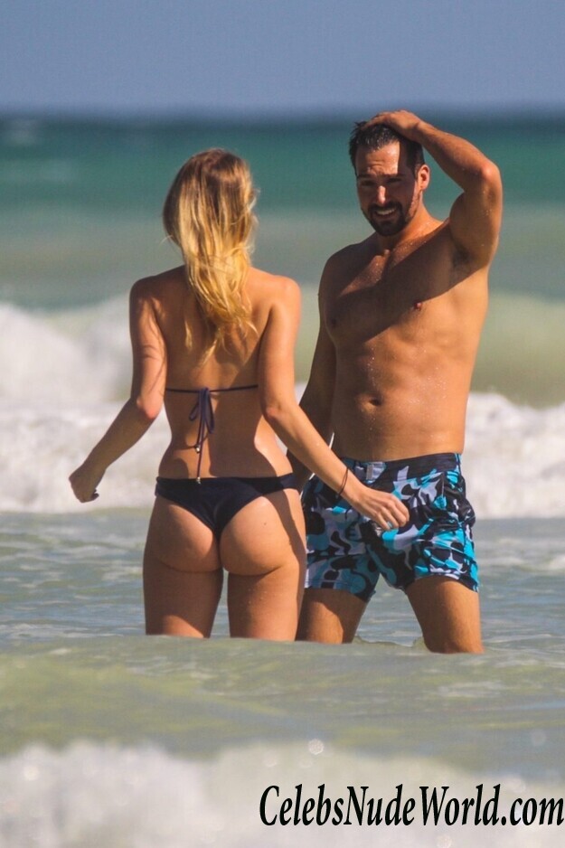 Caitlin Spears Bikini 58116