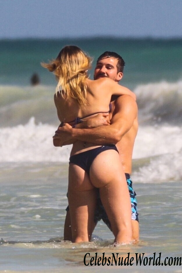 Caitlin Spears Bikini 58117