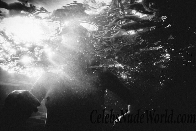 Cailin Russo Topless Photos 58235